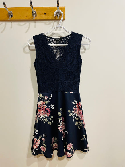 Robe courte fleurs & dentelles - Streetwear Society taille Small