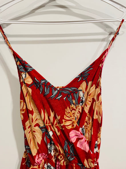 Jumpsuit Ananas Banana - rouge fleurie - col portefeuille et bretelles ajustables - taille Médium