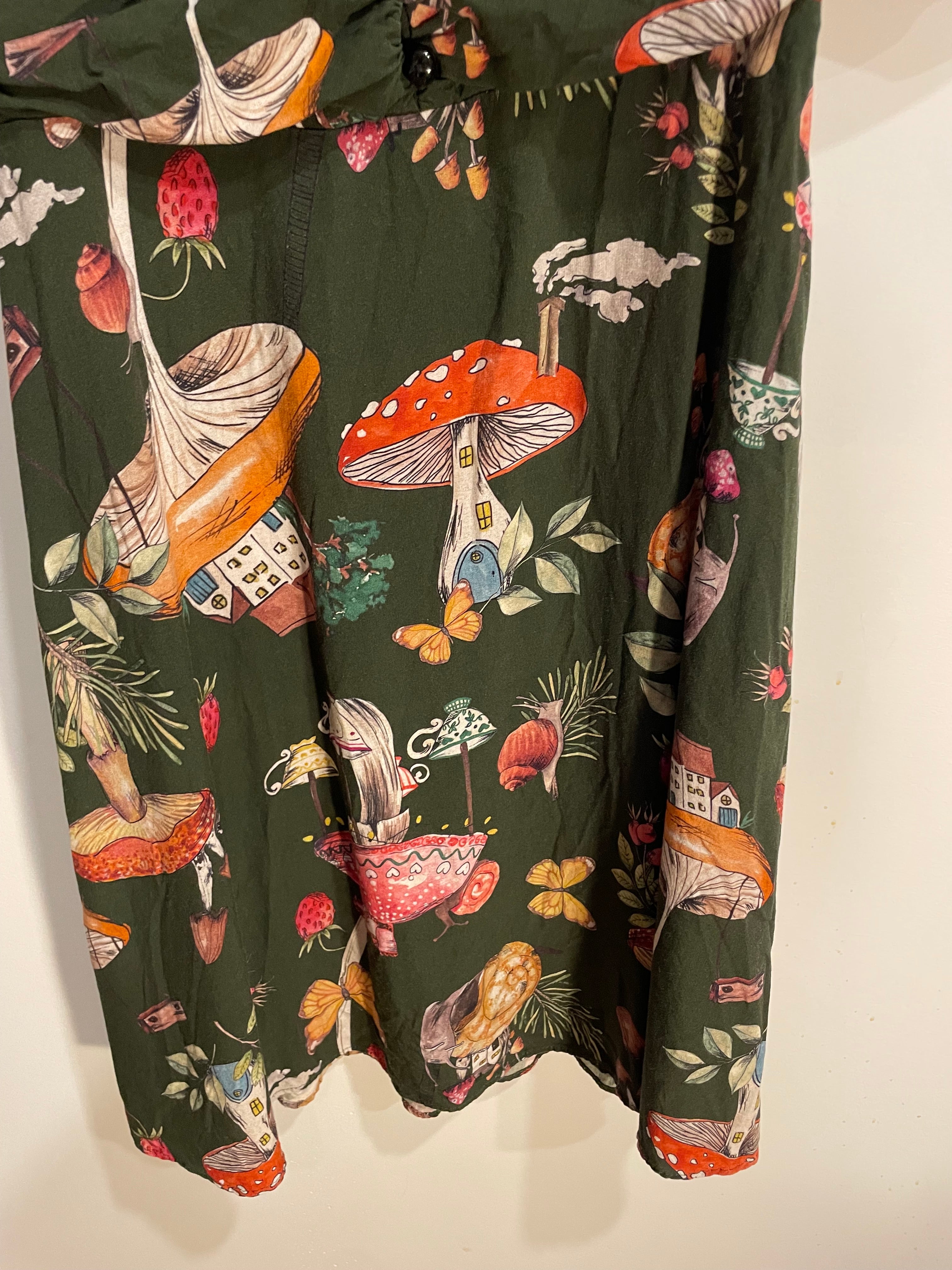 Robe verte motifs champignons, manches courtes bouffantes / Lez a Lez / Taille small