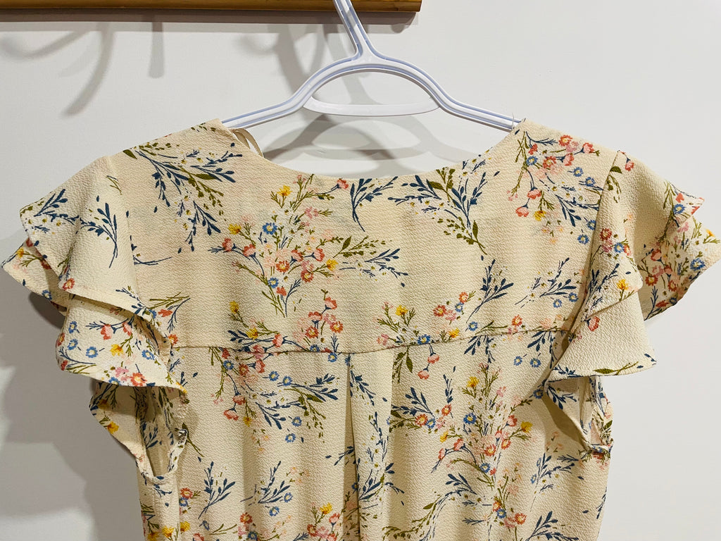 Robe florale crème Monteaux - boutons aspect bois - manches volants - Taille Small