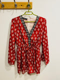 Jumpsuit rouge Parisian - imprimé géométrique - col V brodé - manches longues - Grandeur 12