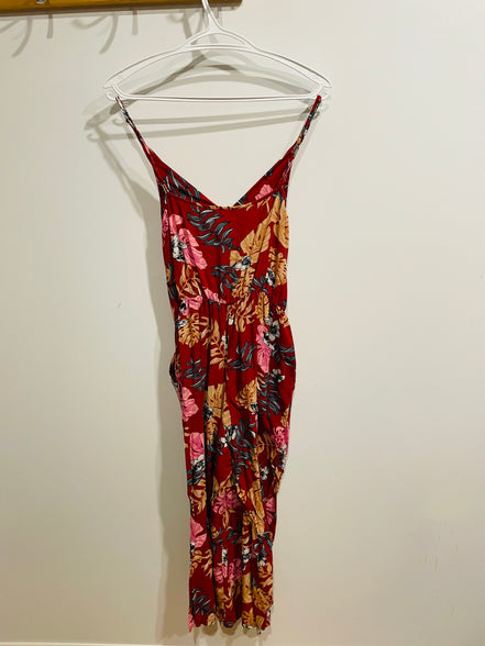 Jumpsuit Ananas Banana - rouge fleurie - col portefeuille et bretelles ajustables - taille Médium
