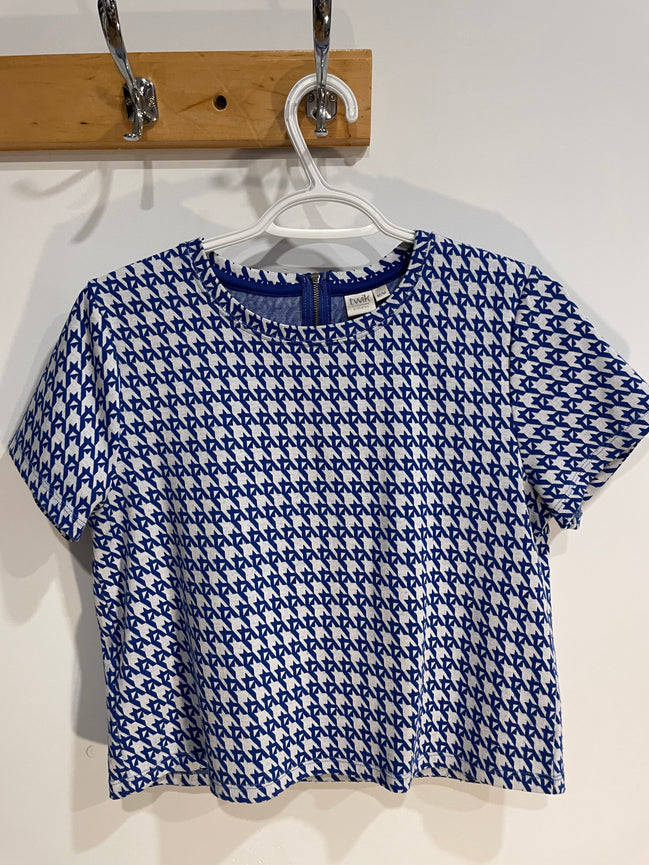 Chandail manches courtes, motifs géométriques bleus et blancs - Twik Simons - Taille Medium