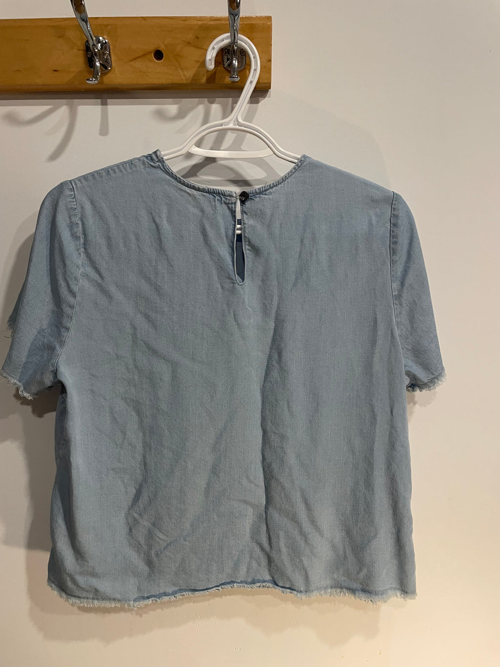 Chandail jeans souple, manches et bas effilochés / Icône simons/ Taille medium