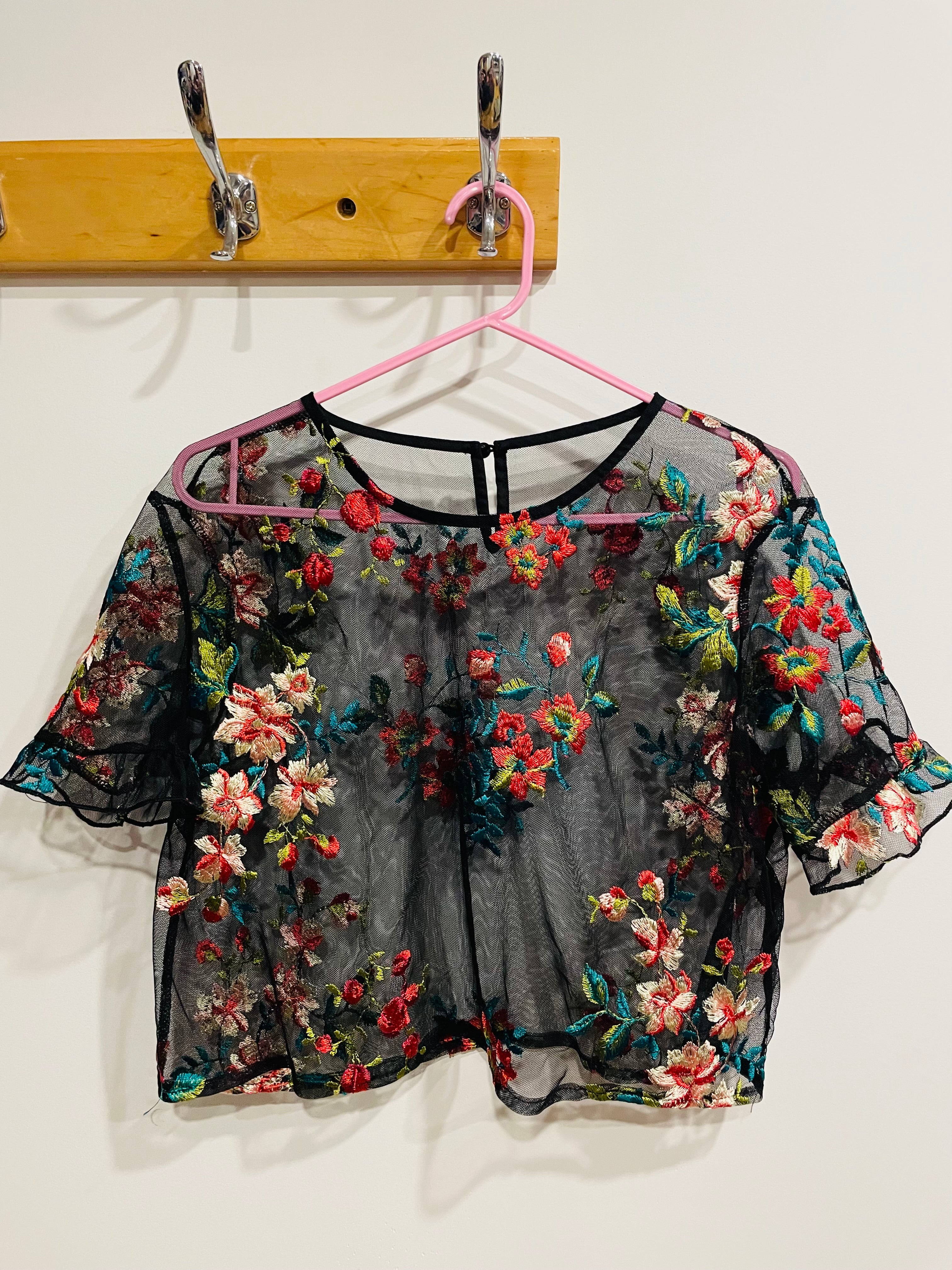 Crop top fleurs brodées - taille Small à Medium