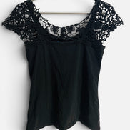 Haut sans manches noir avec dentelle / BPC / taille Small