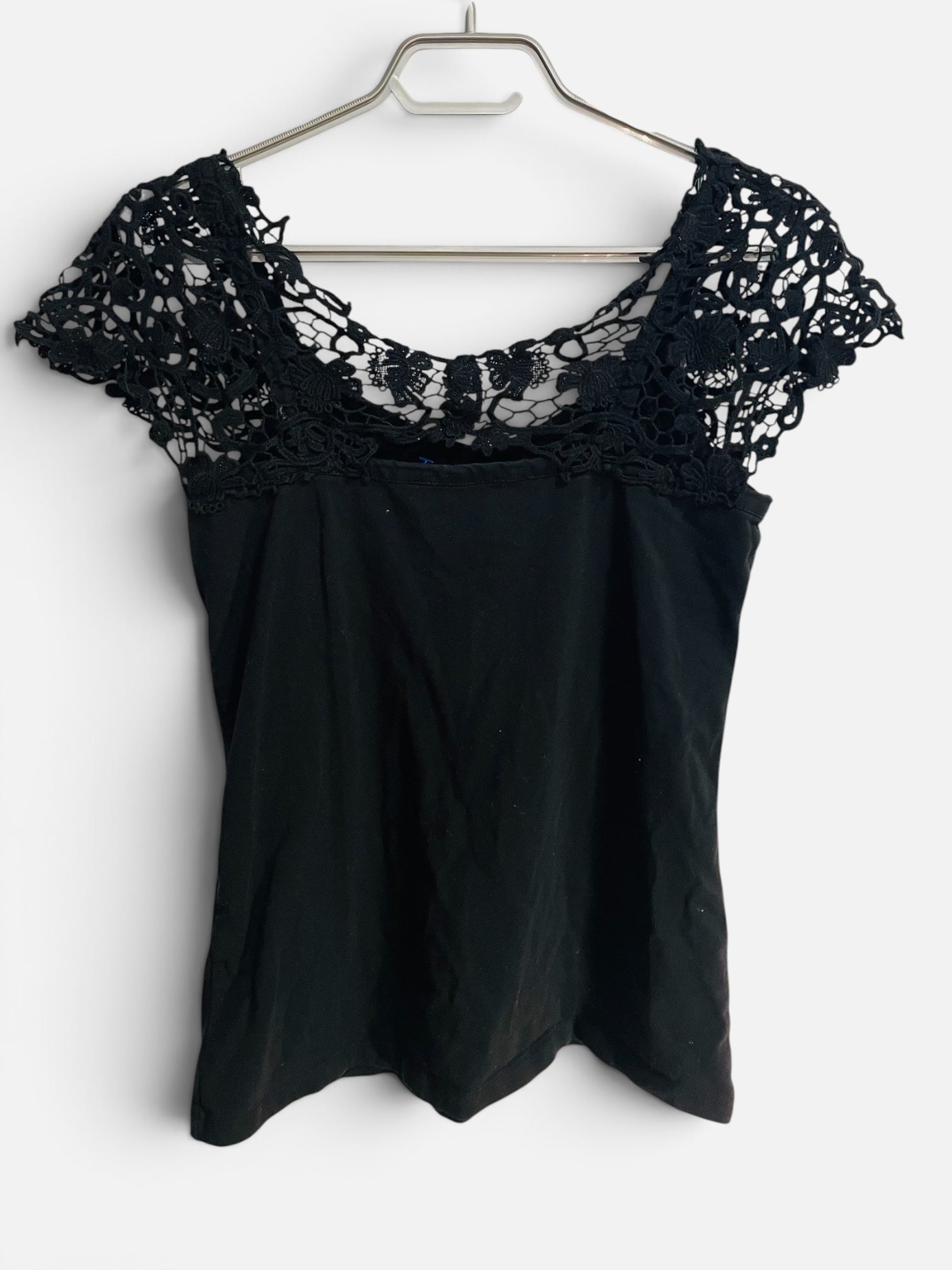 Haut sans manches noir avec dentelle / BPC / taille Small