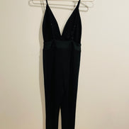 Jumpsuit noir a devant plongeant et a dos nu - Revamped - taille Small