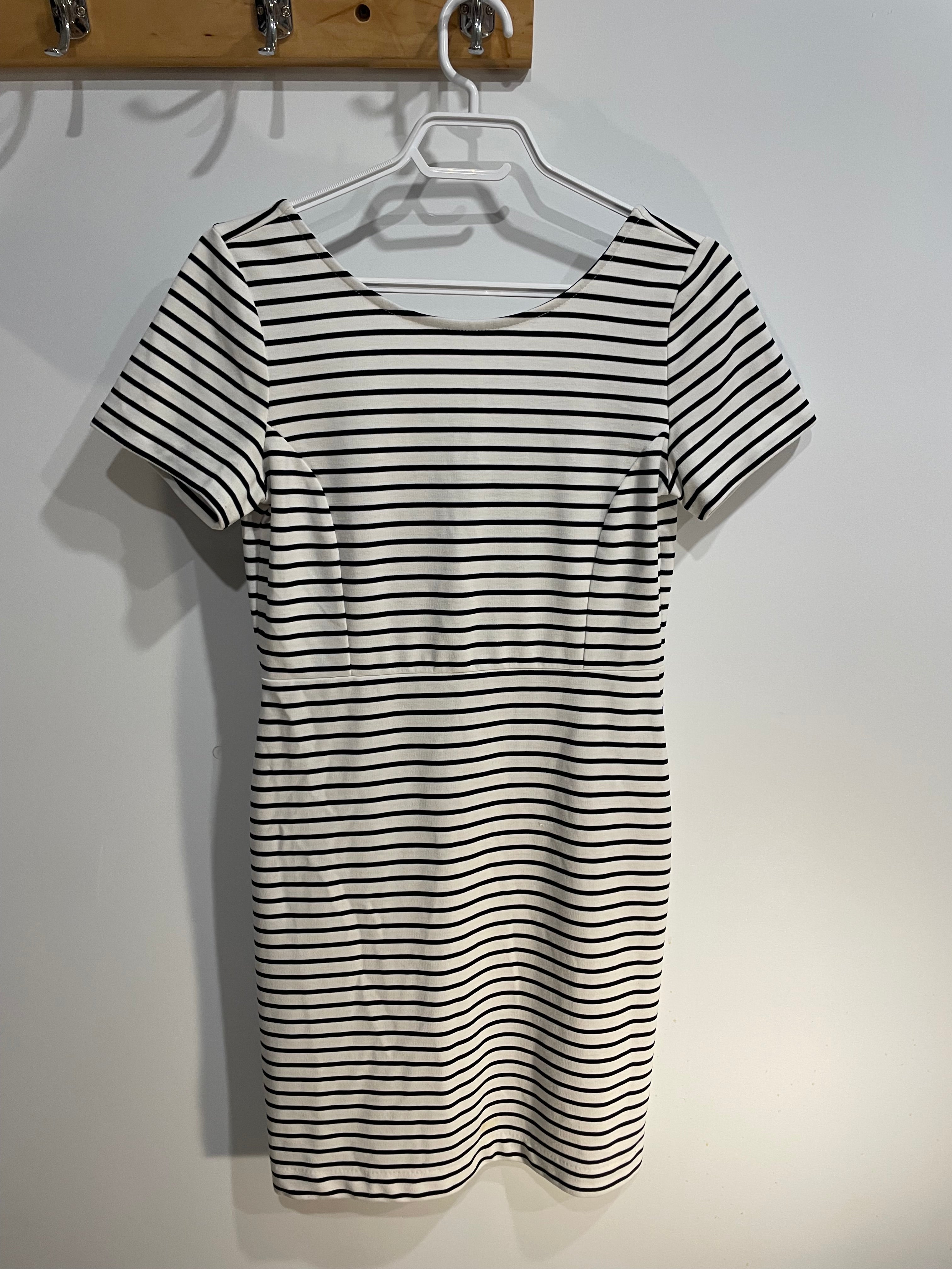Robe rayée noire et blanche / Banana Republic / Taille 6p