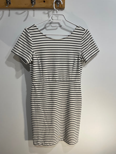 Robe rayée noire et blanche / Banana Republic / Taille 6p