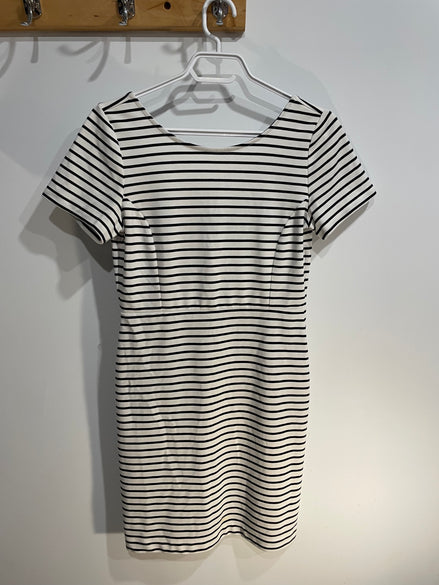 Robe rayée noire et blanche / Banana Republic / Taille 6p