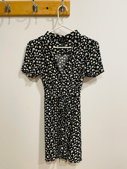 Robe courte col chemisier - fleurs de marguerite - Forever 21 - taille médium