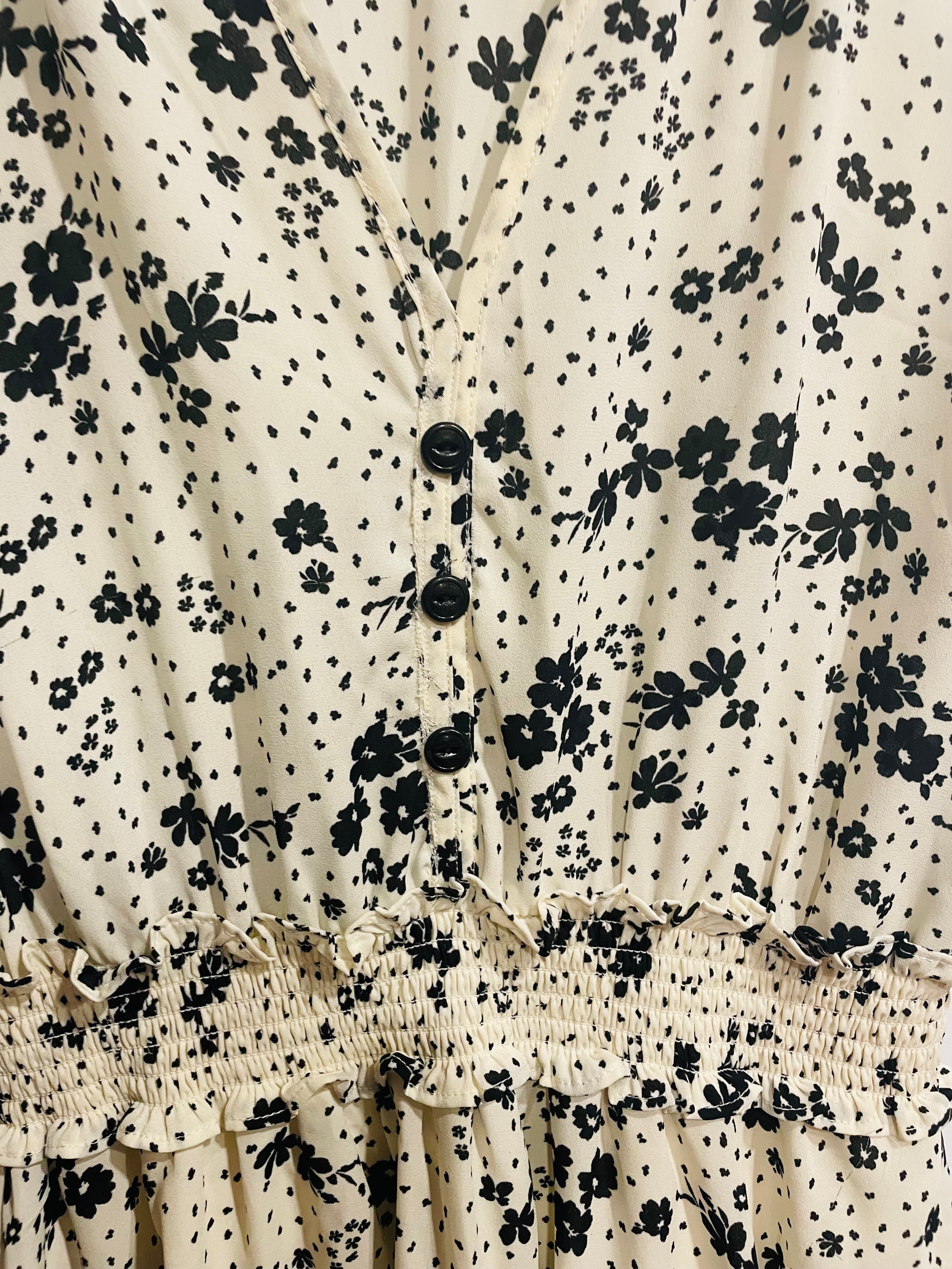 Robe blanche fleurs noires - Medium - bien lire description