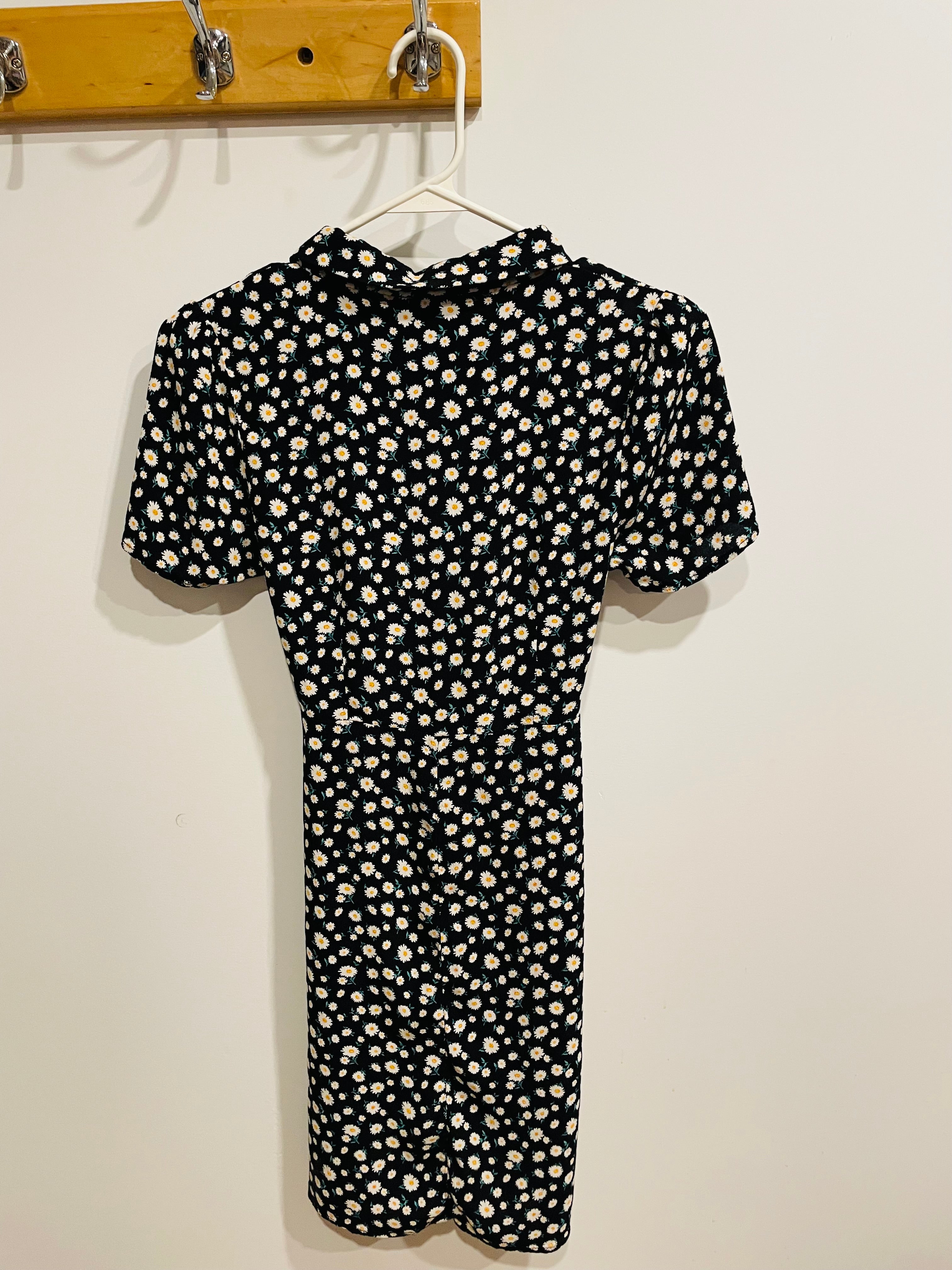 Robe courte col chemisier - fleurs de marguerite - Forever 21 - taille médium