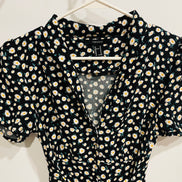 Robe courte col chemisier - fleurs de marguerite - Forever 21 - taille médium