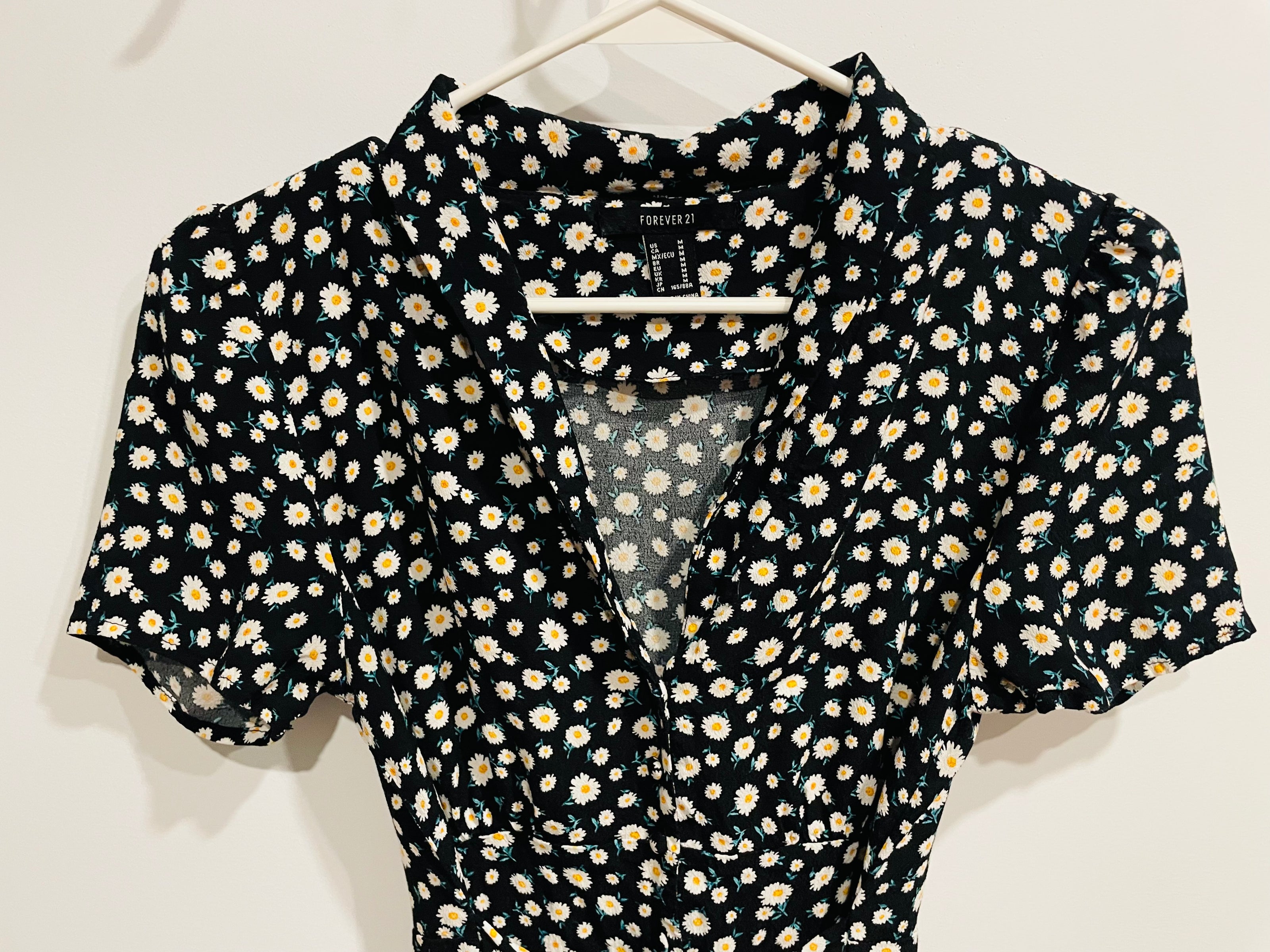Robe courte col chemisier - fleurs de marguerite - Forever 21 - taille médium