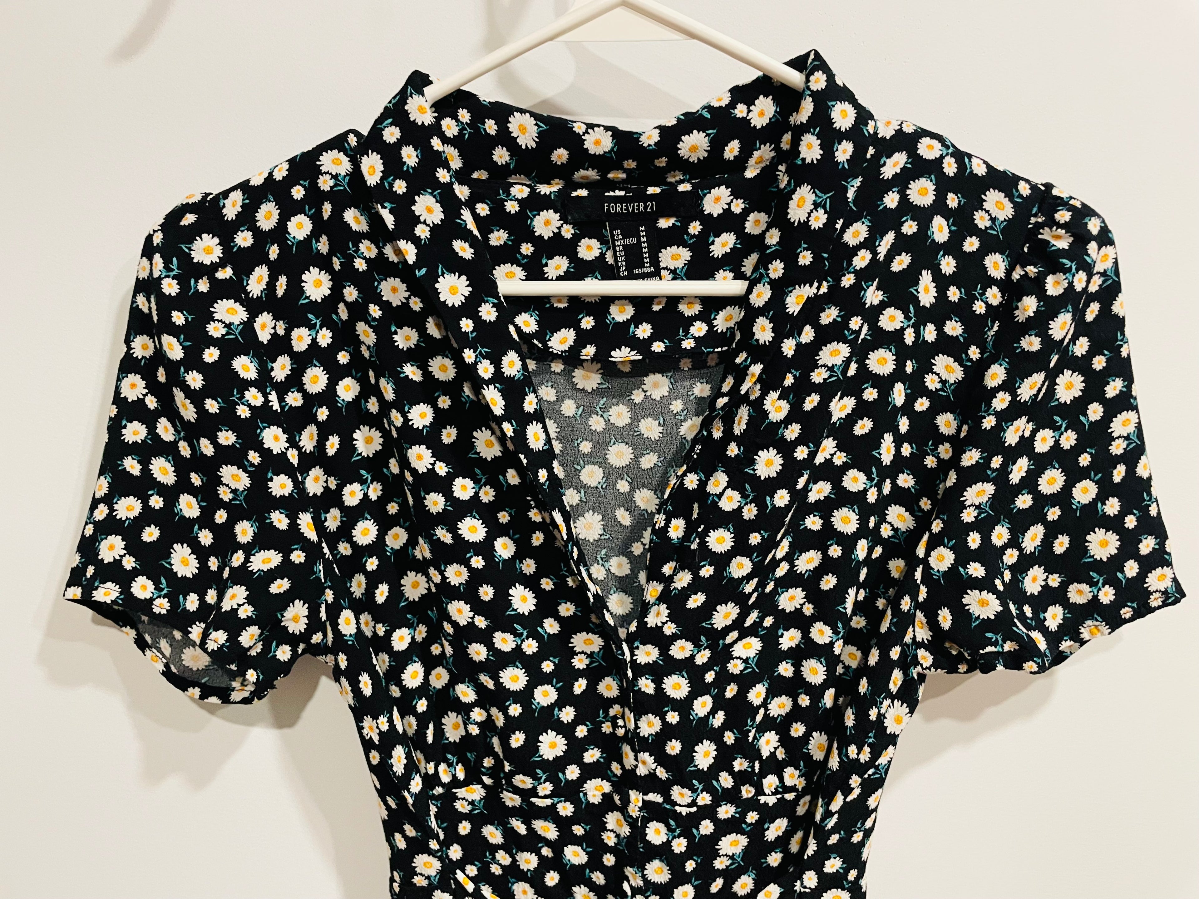 Robe courte col chemisier - fleurs de marguerite - Forever 21 - taille médium