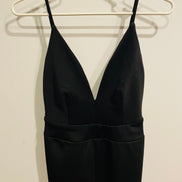 Jumpsuit noir a devant plongeant et a dos nu - Revamped - taille Small