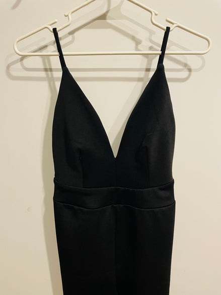 Jumpsuit noir a devant plongeant et a dos nu - Revamped - taille Small