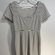 Robe rayée noire et blanche / Banana Republic / Taille 6p
