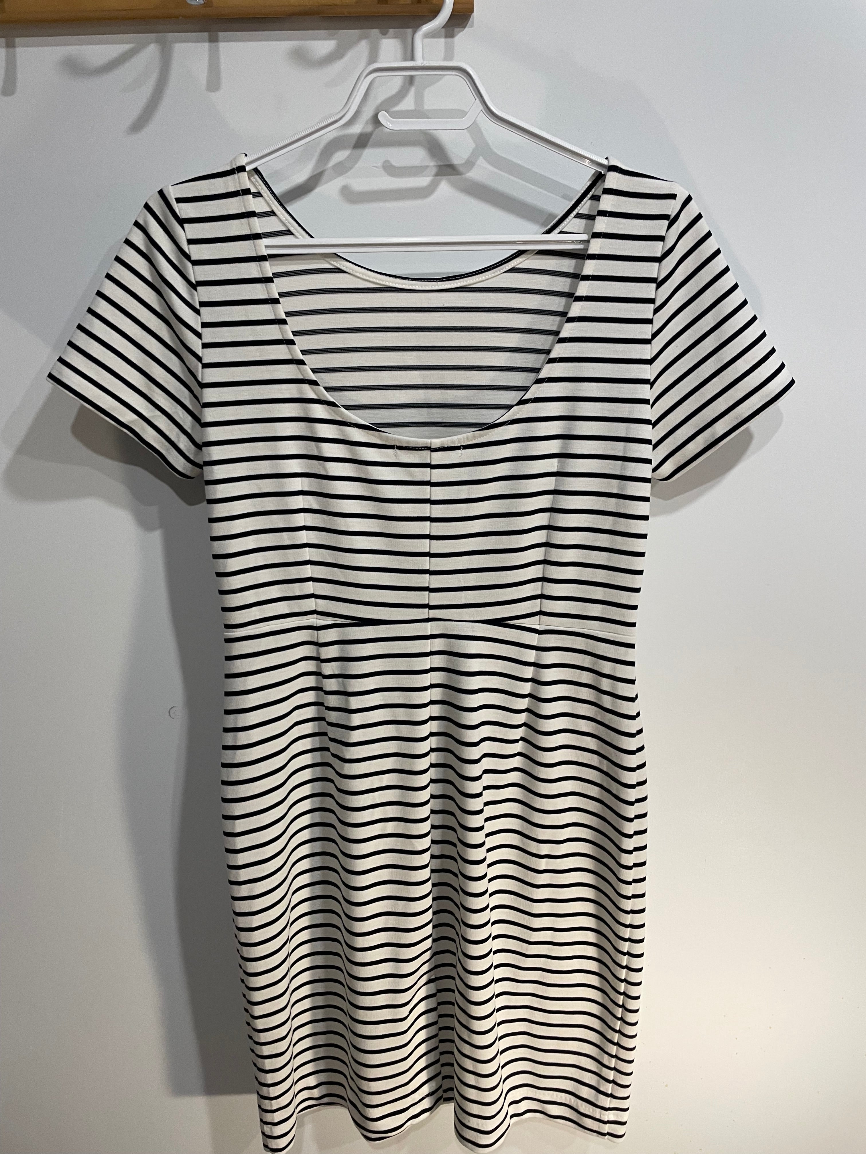 Robe rayée noire et blanche / Banana Republic / Taille 6p