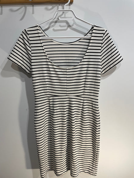 Robe rayée noire et blanche / Banana Republic / Taille 6p