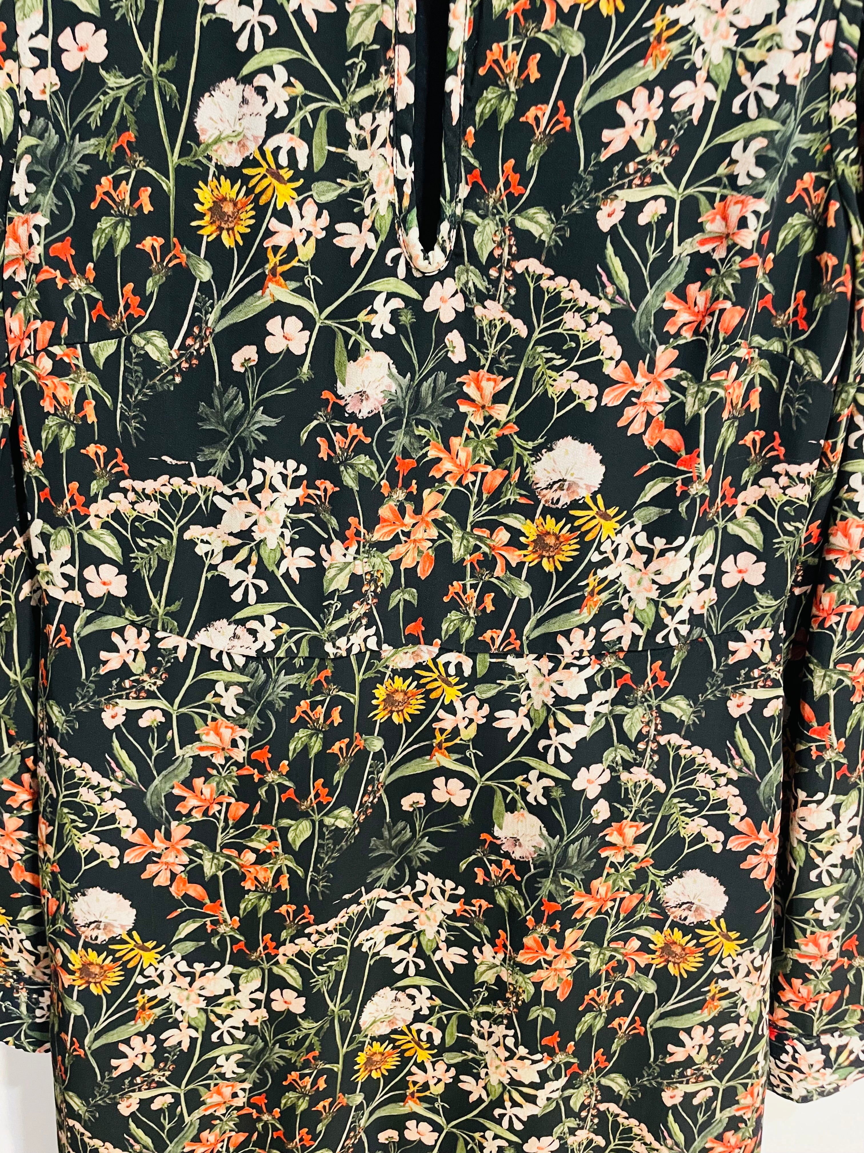 Robe noire et fleurie, courte, manches longues / Scotch & Soda / Taille small
