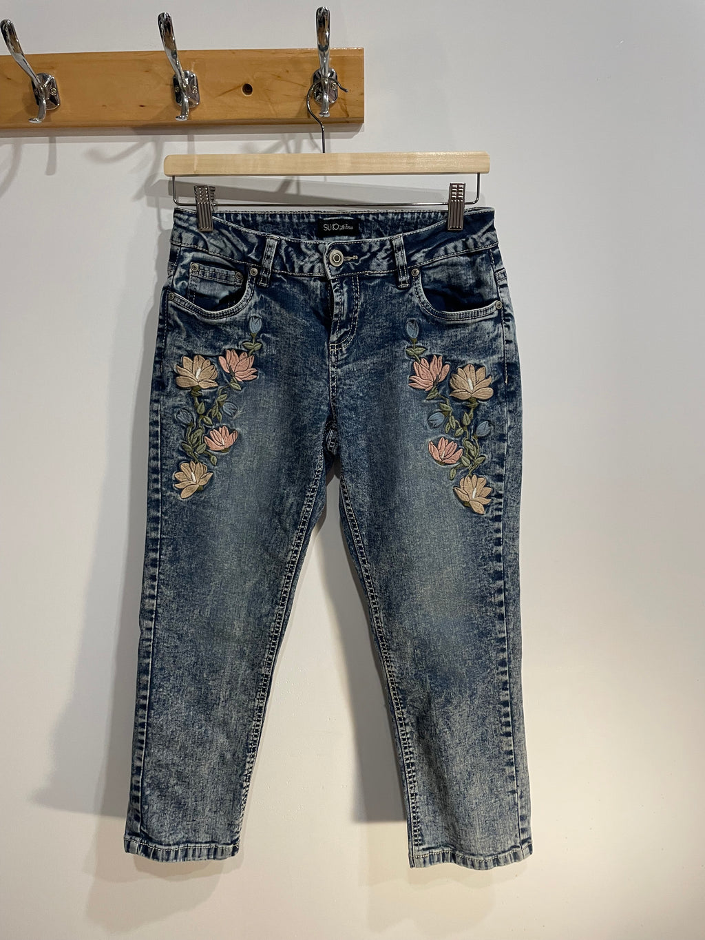 Jeans 3/4 broderies florales / aspect délavé / Suko Jeans / taille 4