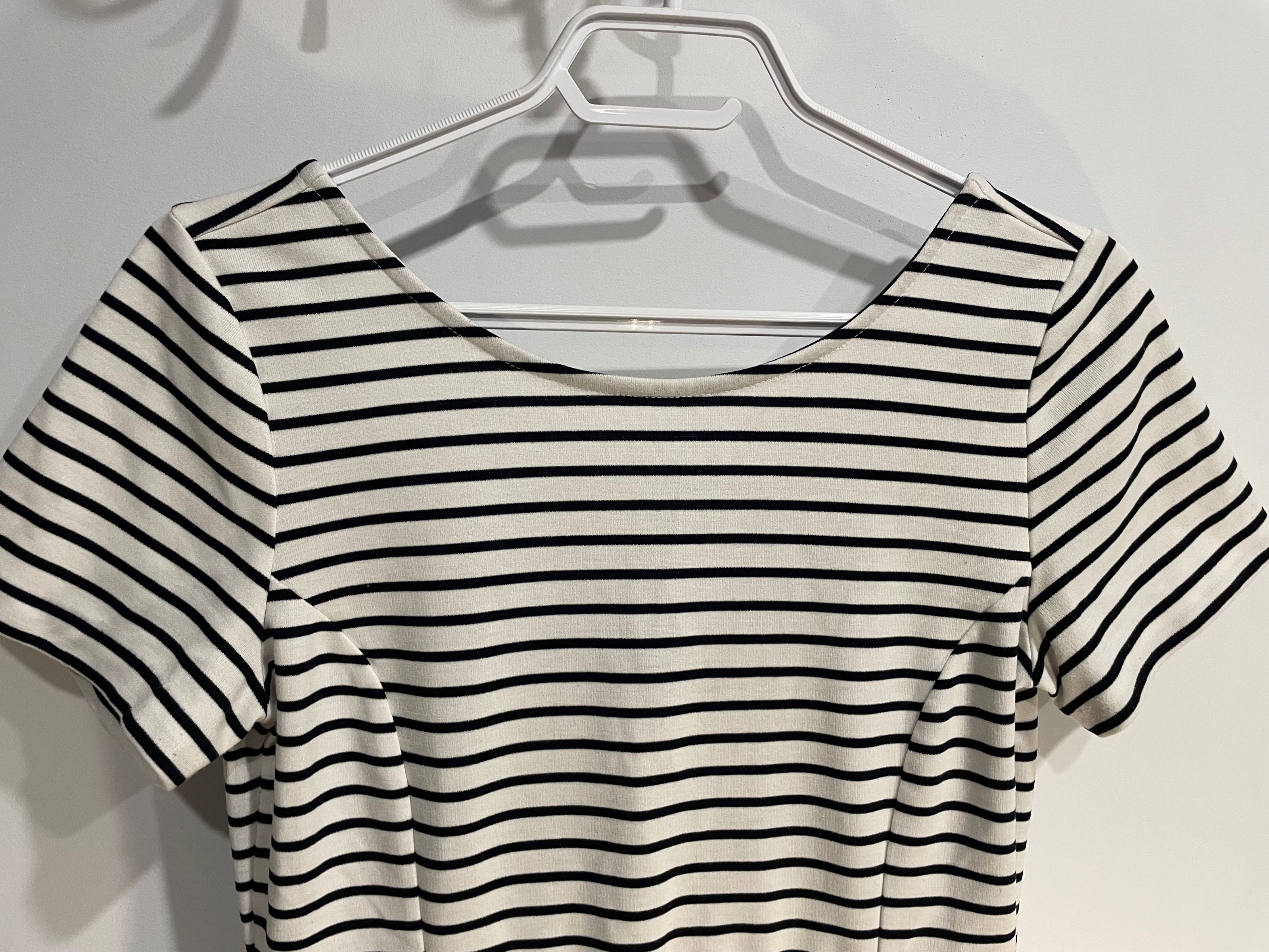 Robe rayée noire et blanche / Banana Republic / Taille 6p