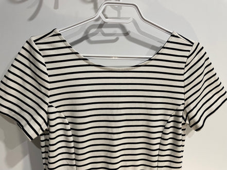 Robe rayée noire et blanche / Banana Republic / Taille 6p