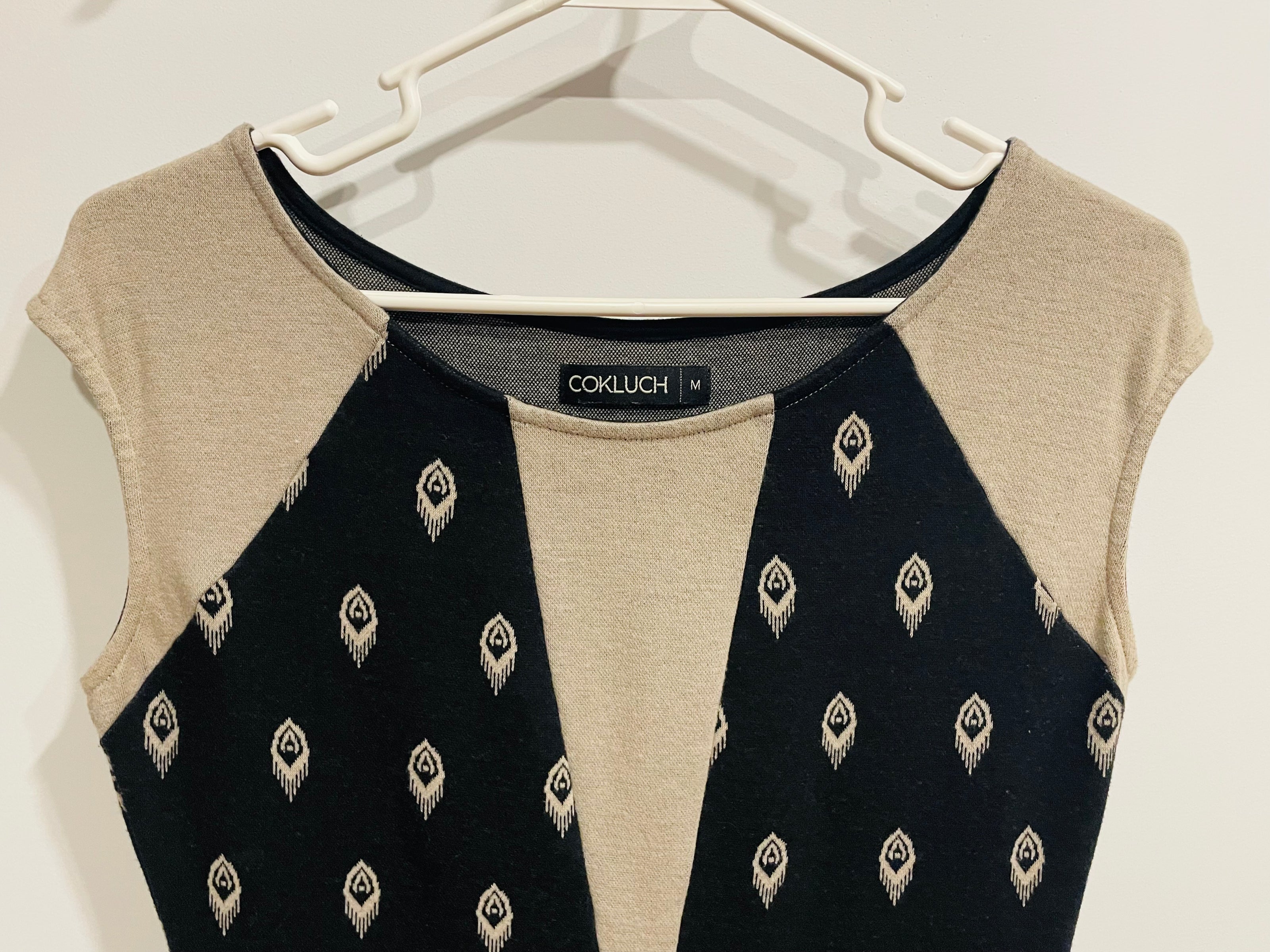 Robe courte Cokluch - imprimé plumes de paon - décolleté V - taille M