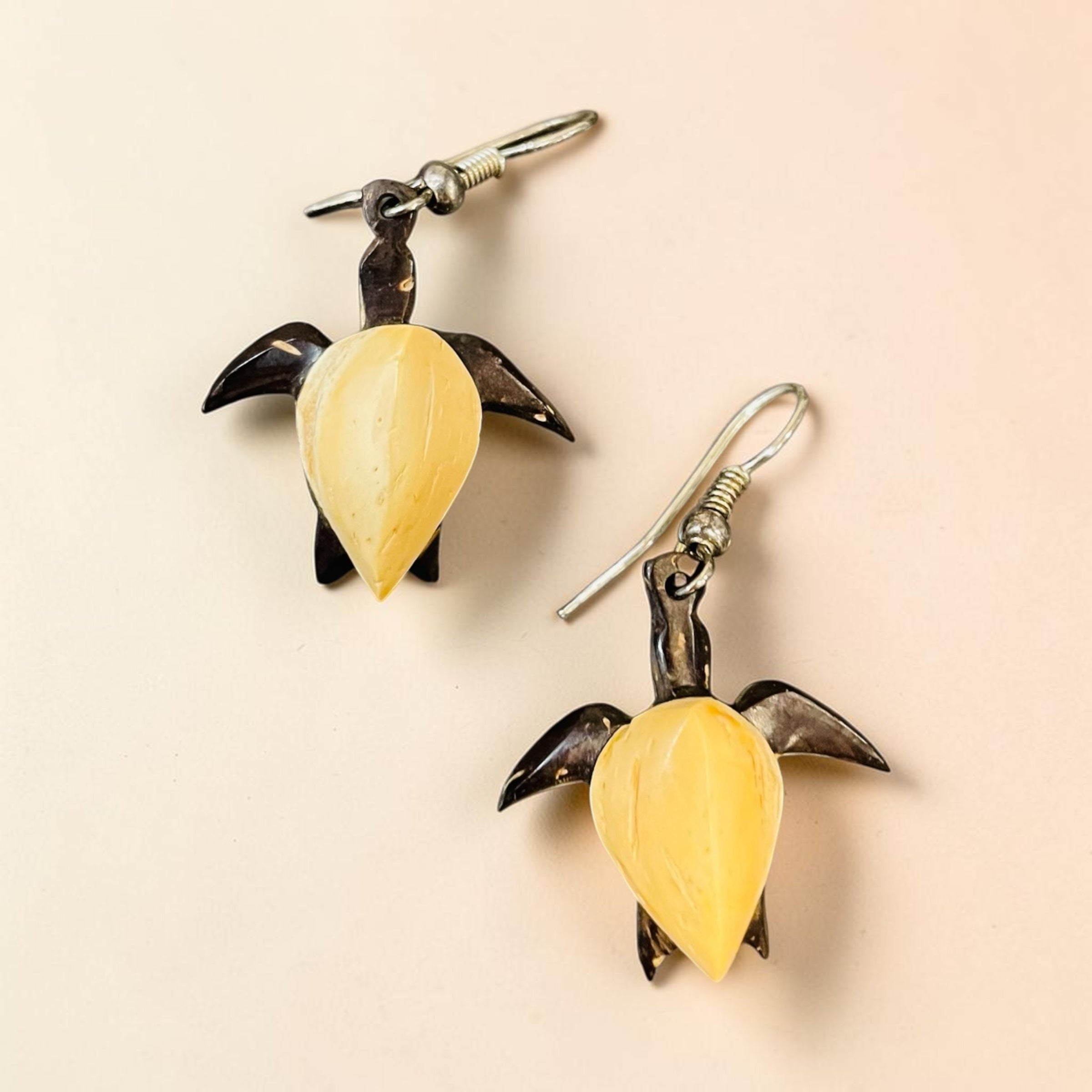 Boucles d’oreilles: tortues en bois