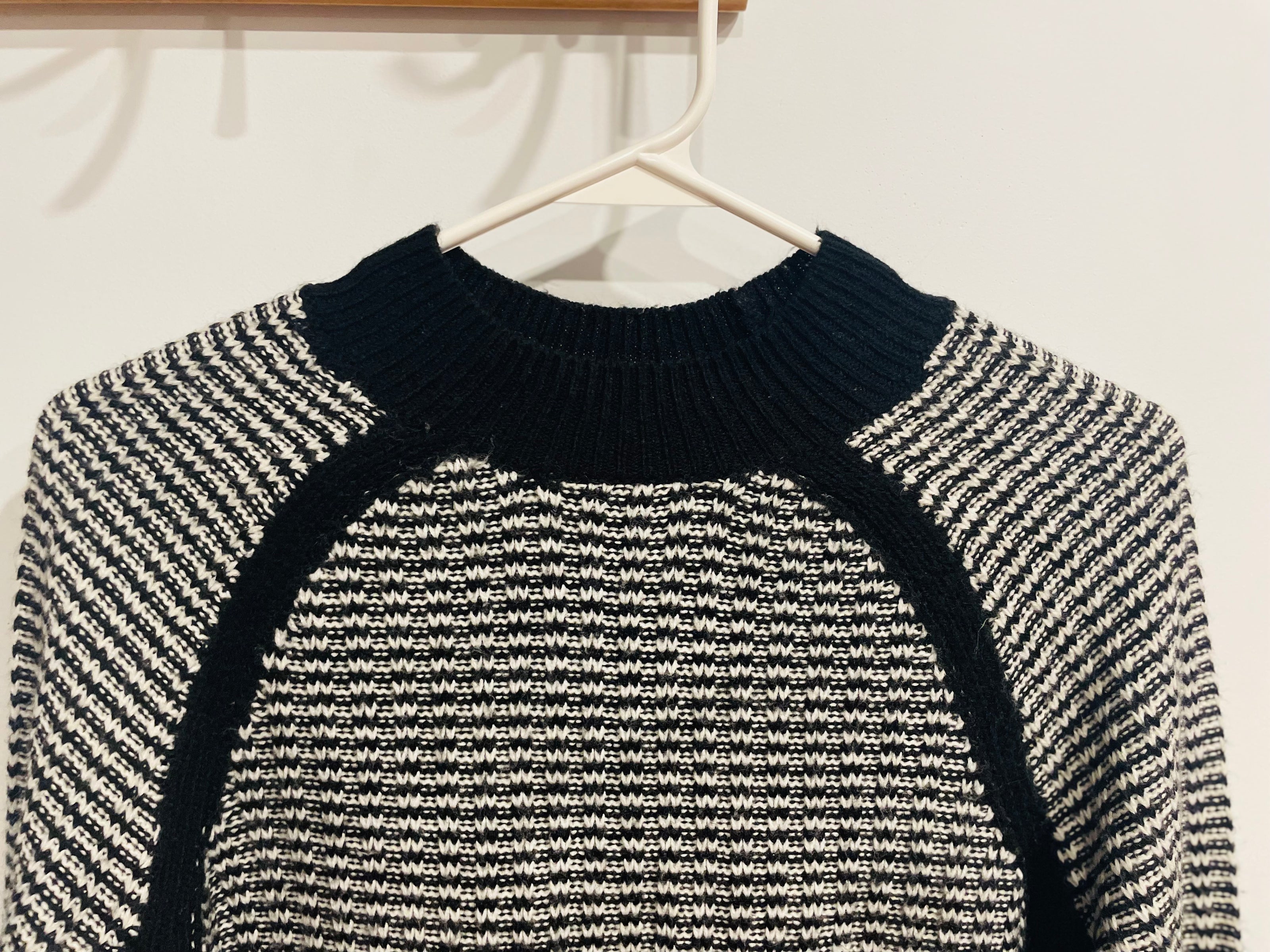 Chandail tricot manches longues noire et blanc - Liz Clairborne - Taille Medium