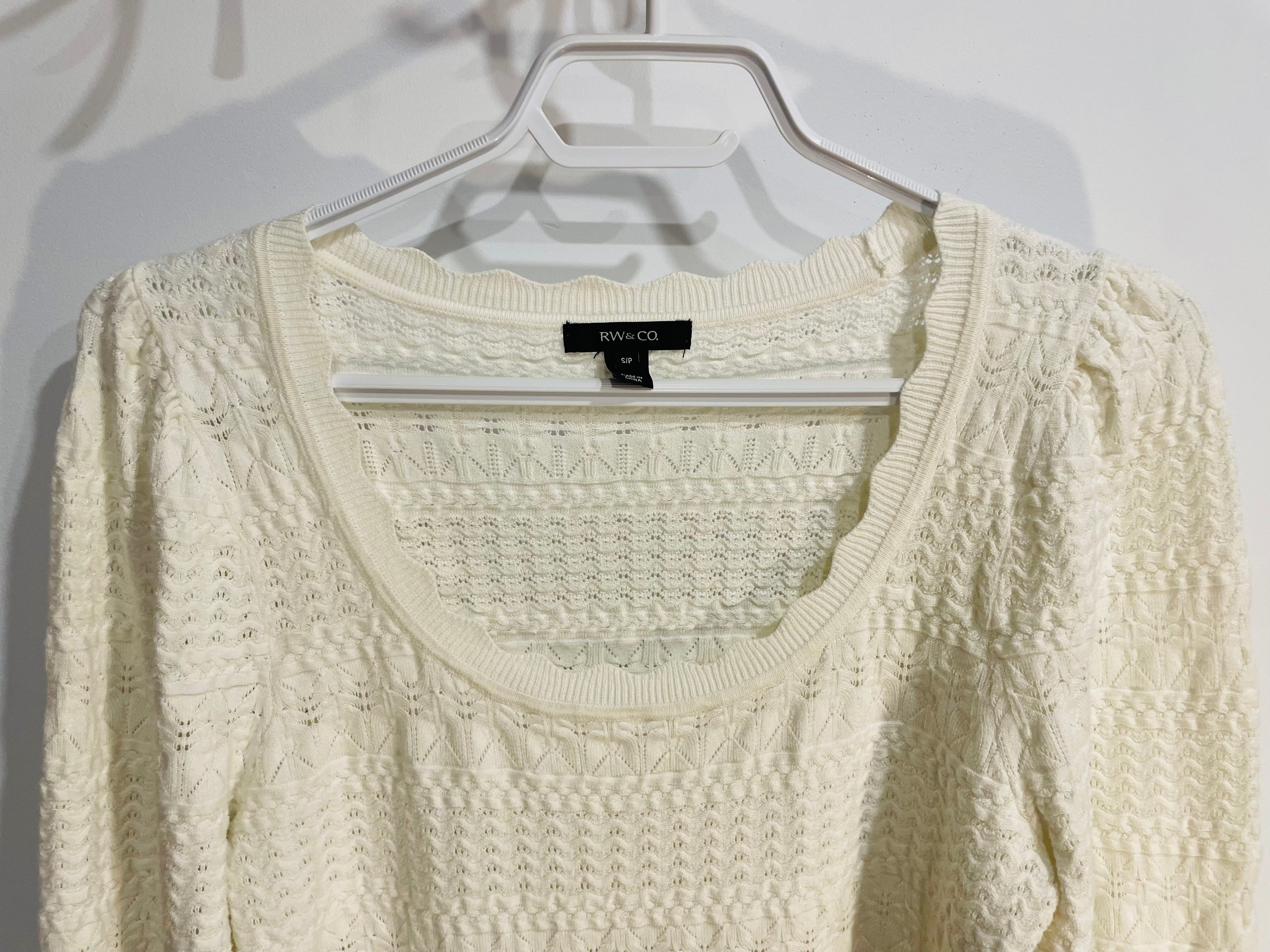 Chandail manches longues, blanc aspect dentelle / RW&CO / taille small