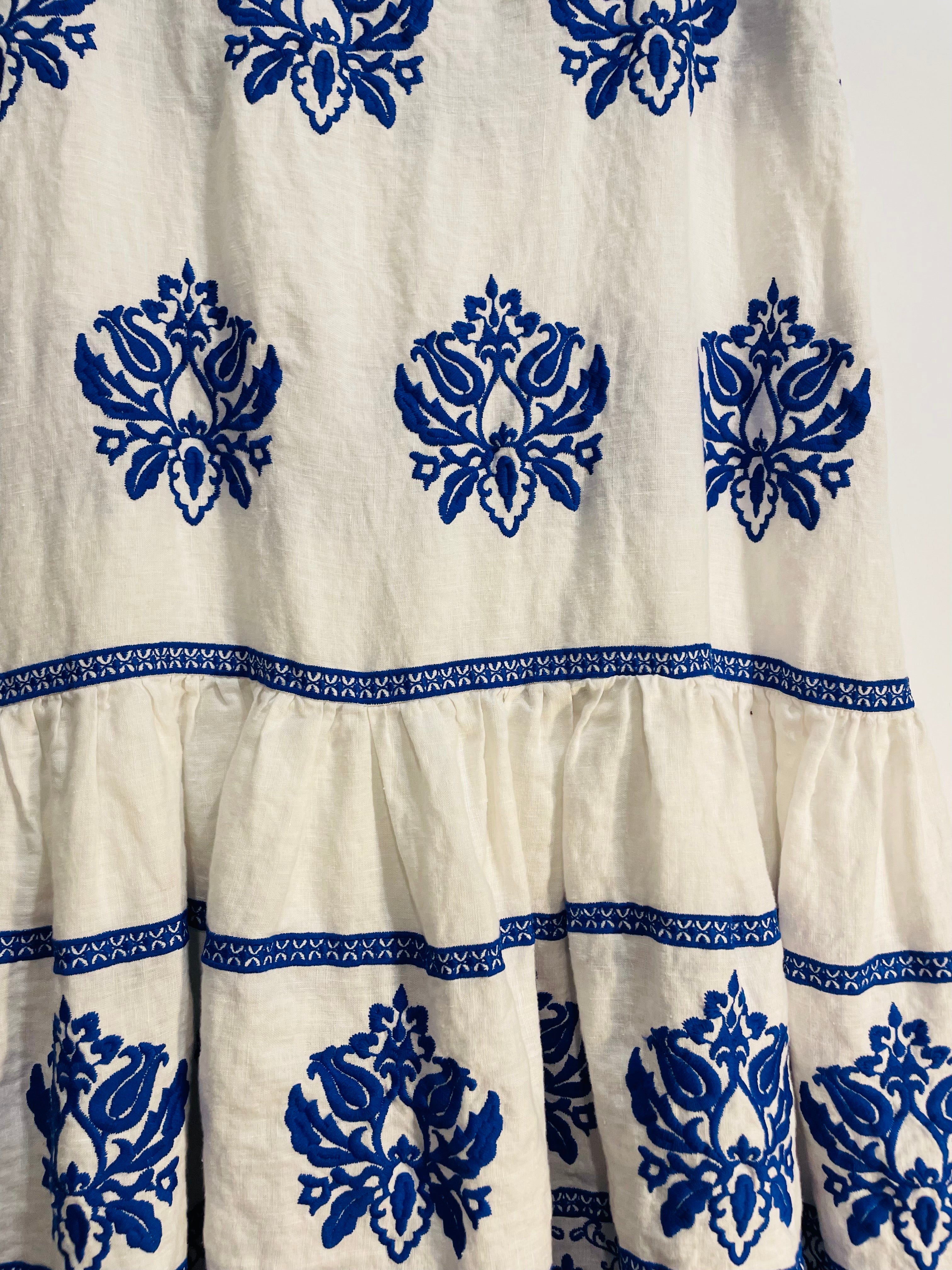 Jupe longue blanche broderies bleues / Zara / taille médium
