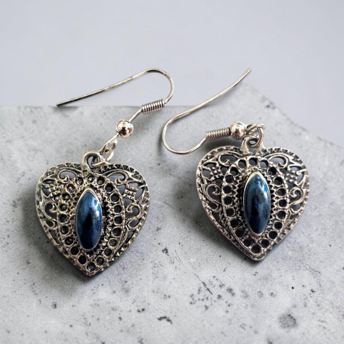 Boucles d’oreilles cœur et pierre bleue