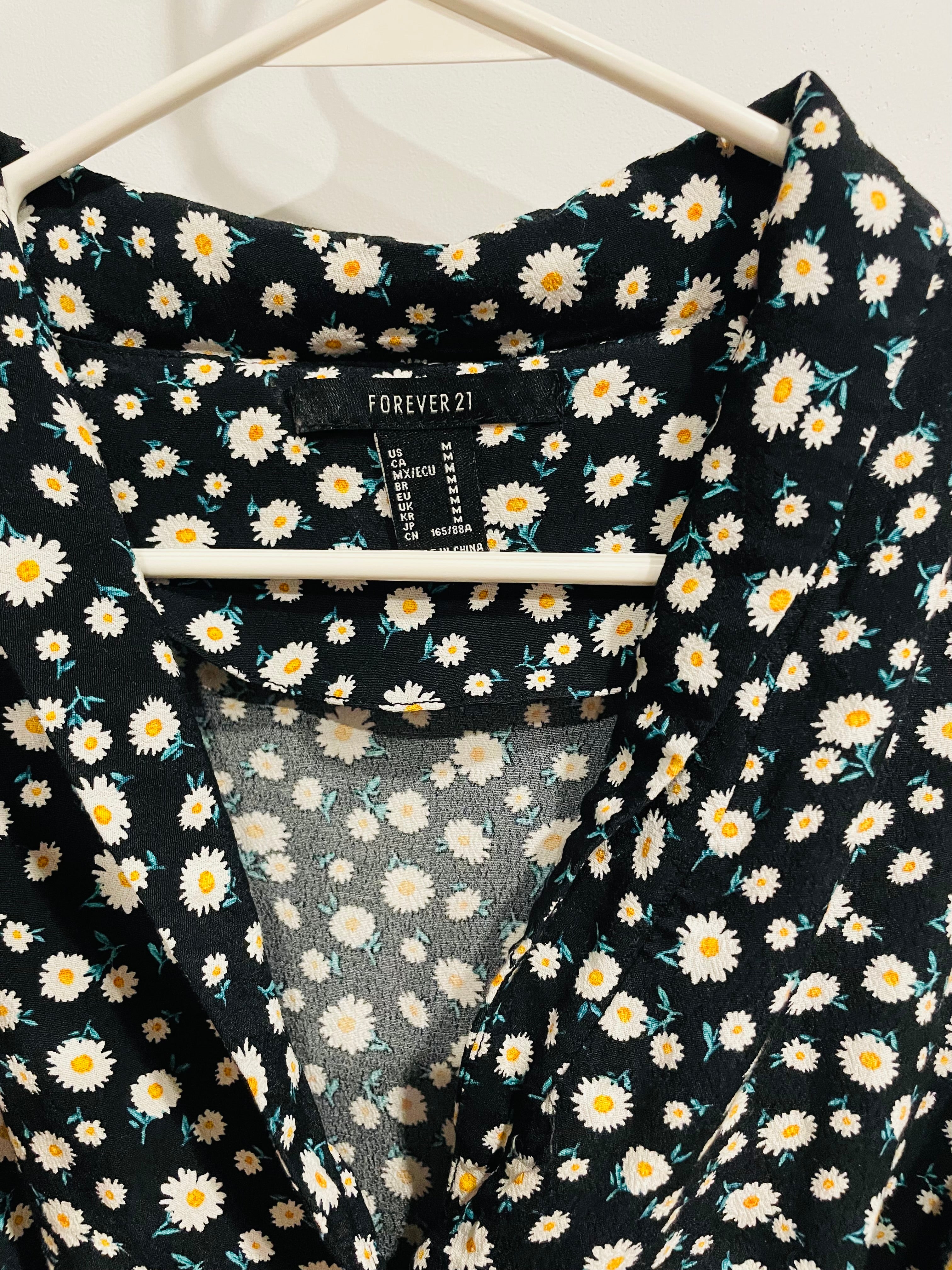 Robe courte col chemisier - fleurs de marguerite - Forever 21 - taille médium