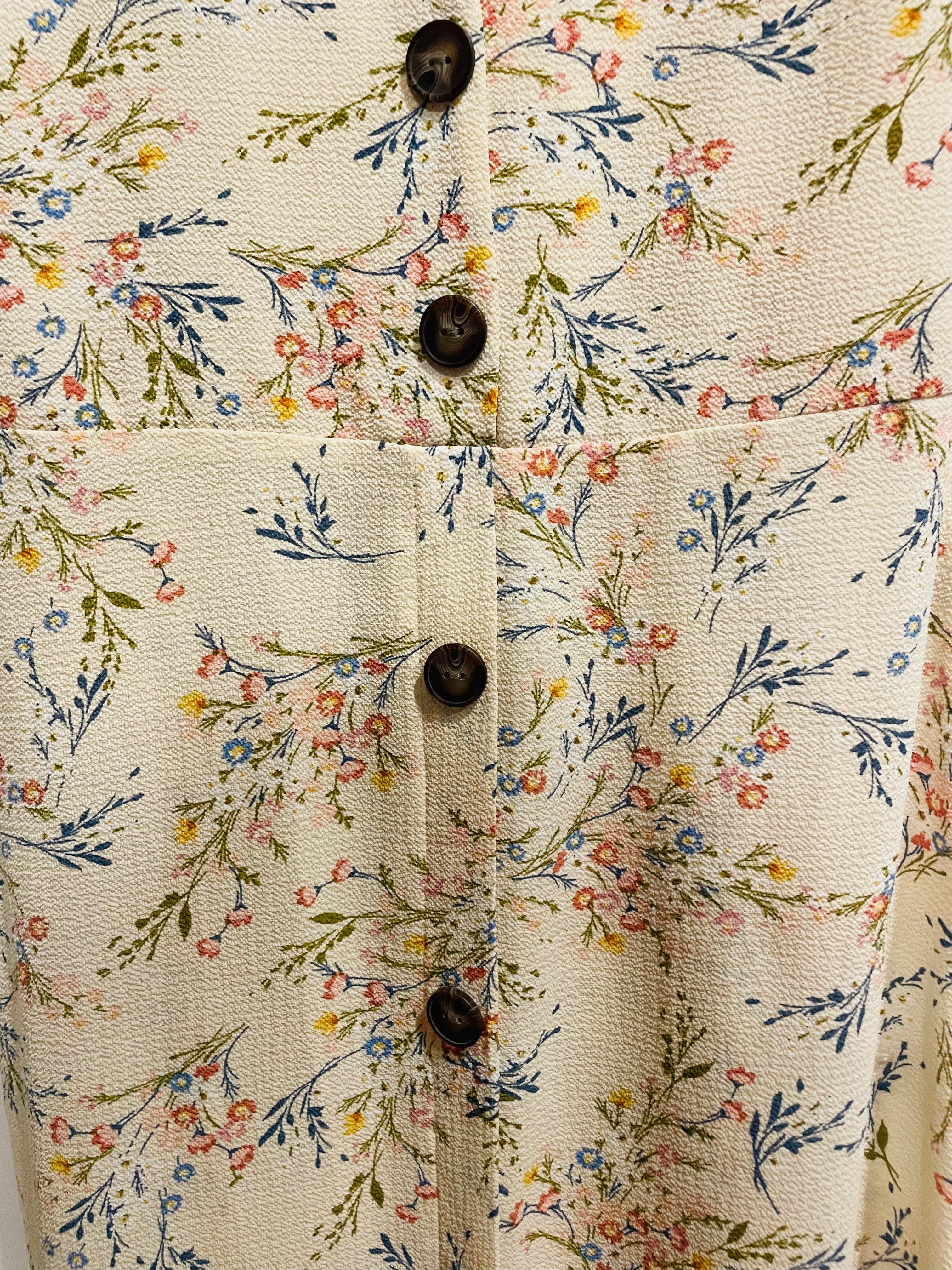 Robe florale crème Monteaux - boutons aspect bois - manches volants - Taille Small