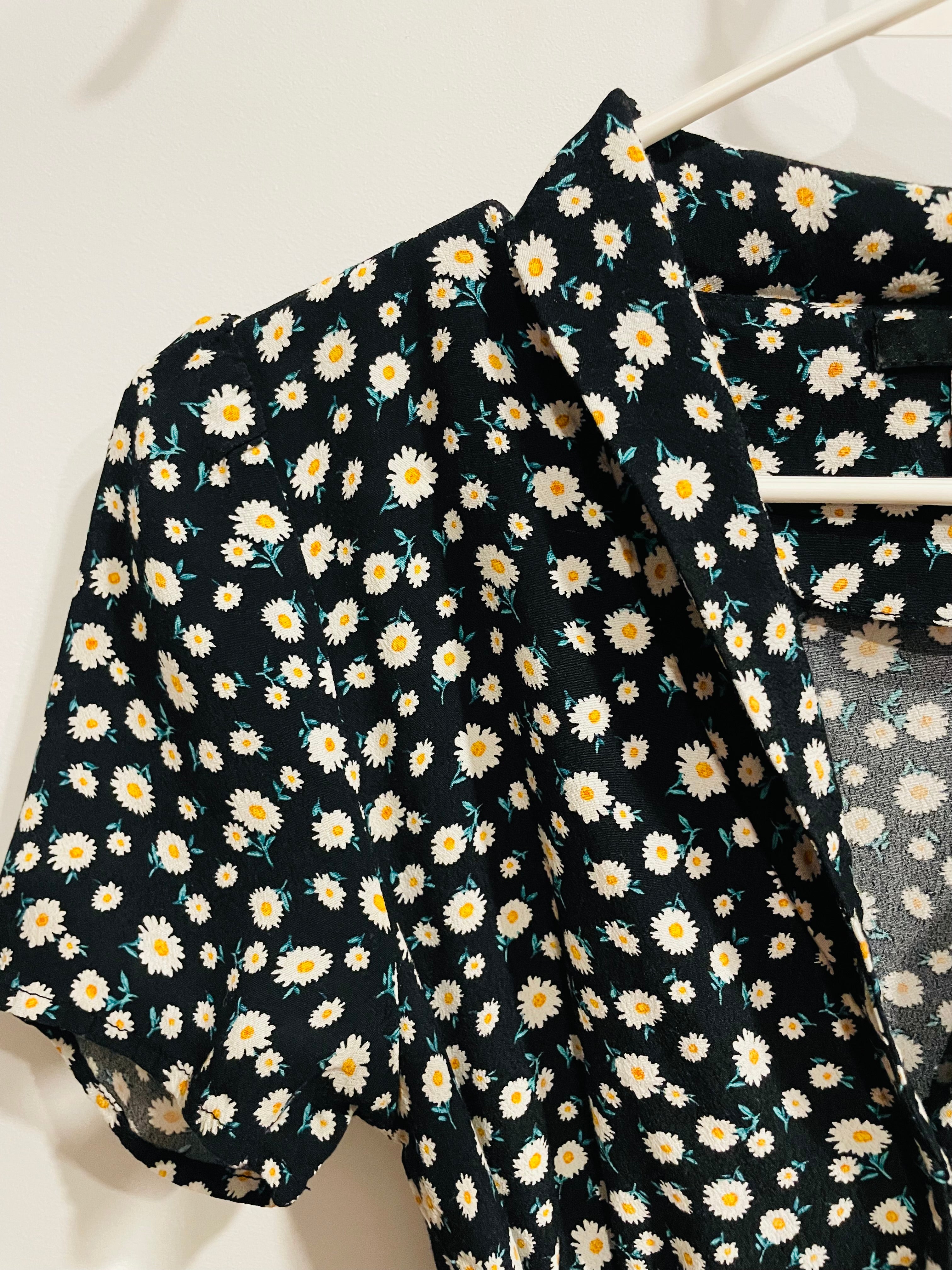 Robe courte col chemisier - fleurs de marguerite - Forever 21 - taille médium