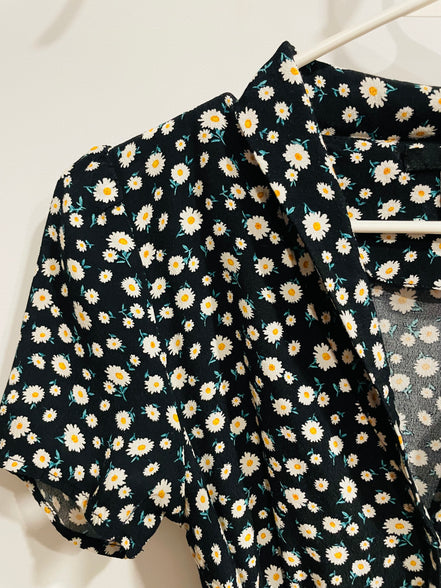 Robe courte col chemisier - fleurs de marguerite - Forever 21 - taille médium