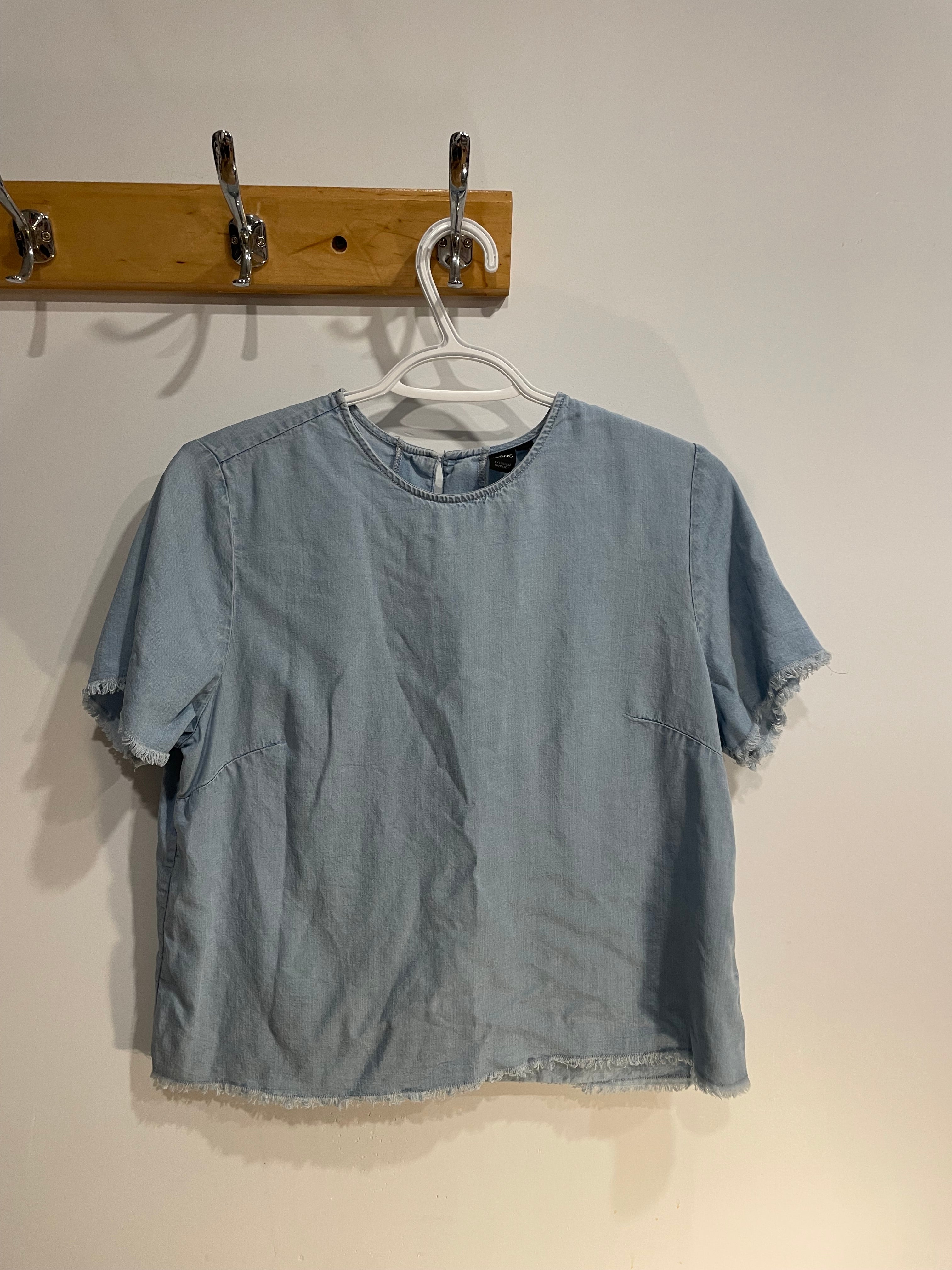 Chandail jeans souple, manches et bas effilochés / Icône simons/ Taille medium