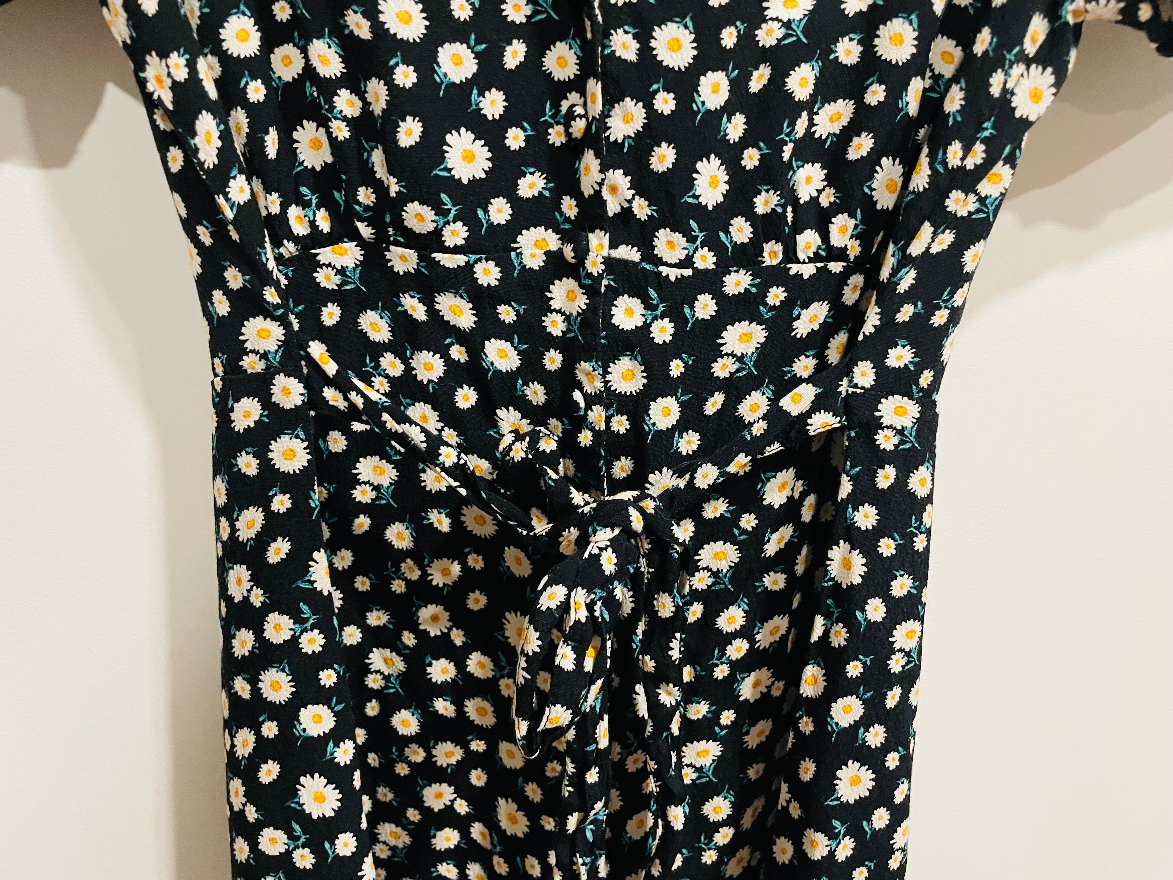 Robe courte col chemisier - fleurs de marguerite - Forever 21 - taille médium