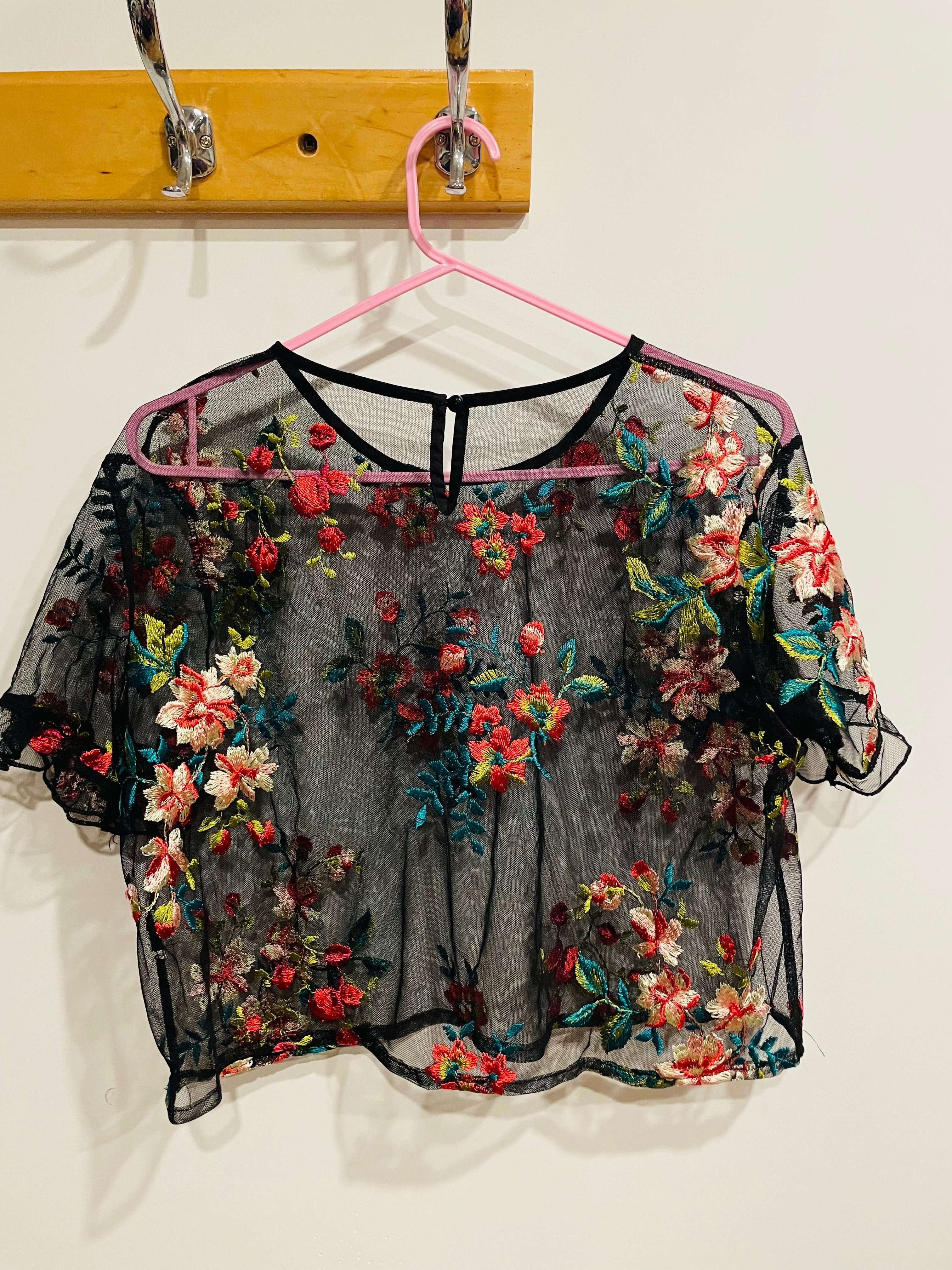 Crop top fleurs brodées - taille Small à Medium