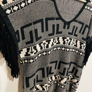 T shirt avec franges aux manches / taille Small