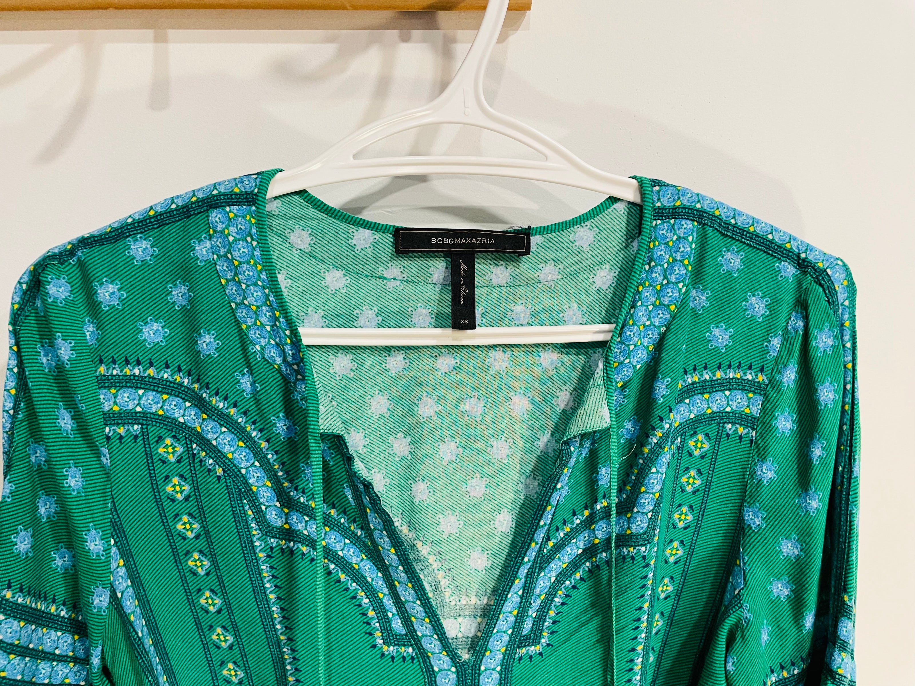 Robe verte avec fleurs et motifs bleus / BCBG MAXAZRIA / Taille XS