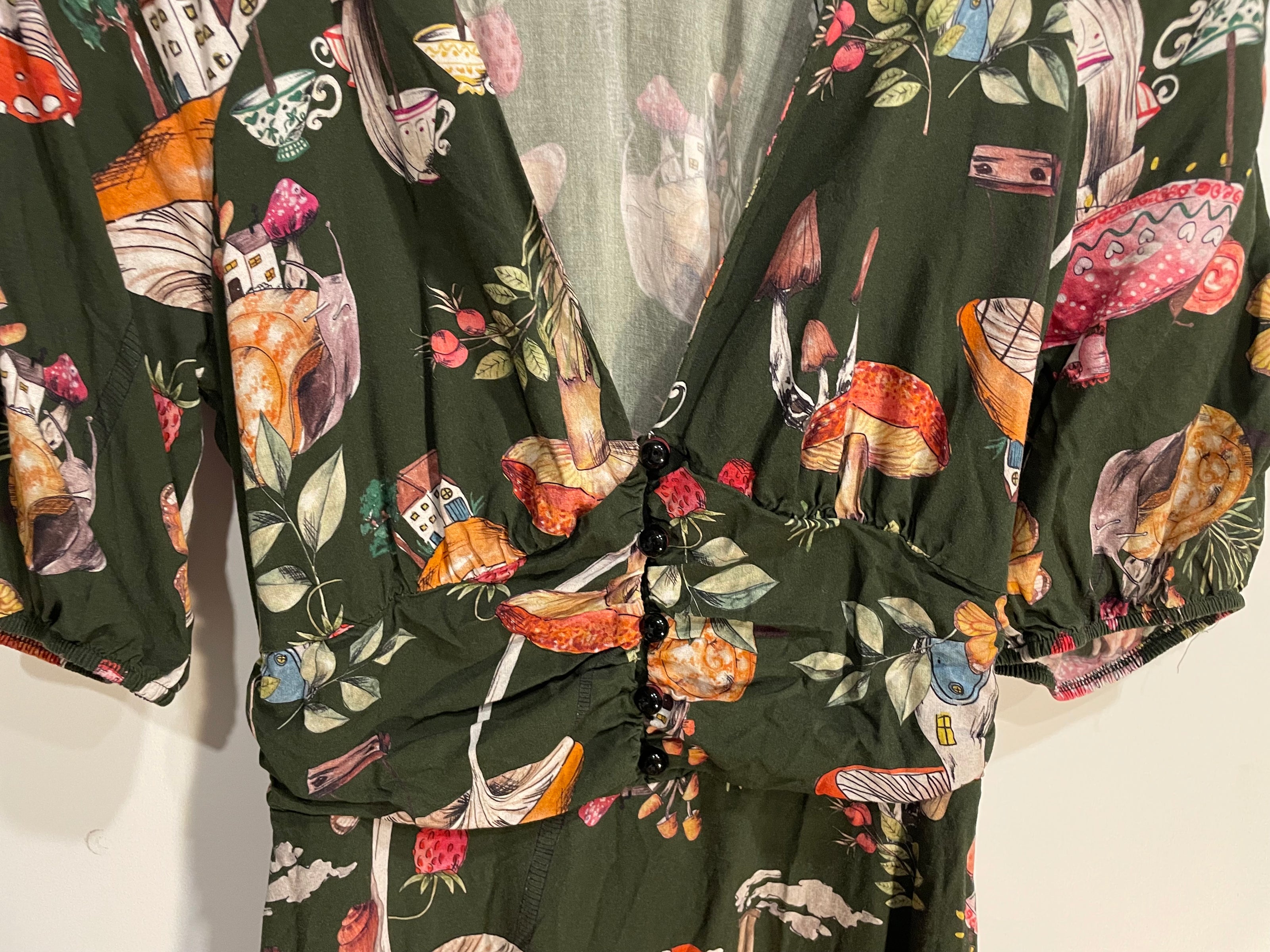 Robe verte motifs champignons, manches courtes bouffantes / Lez a Lez / Taille small