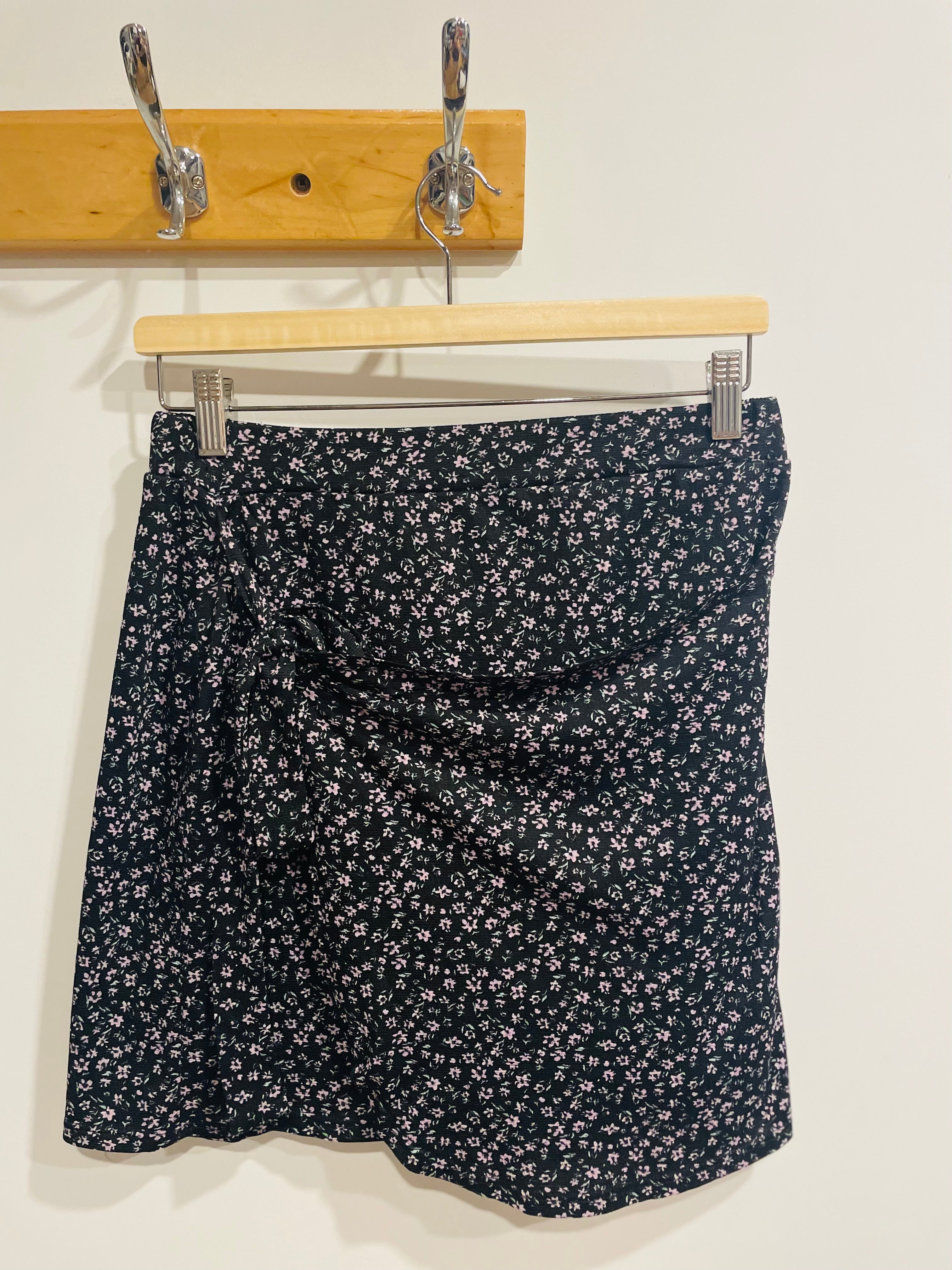 Jupe courte fleurie devant portefeuilles - Rachel - Taille medium